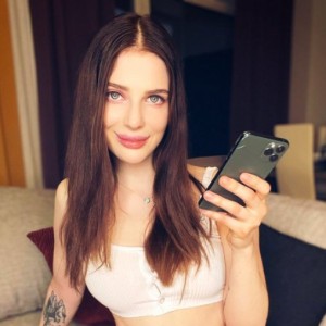 Julia, Gatineau escorts