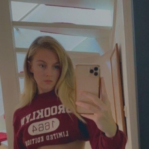 Francisca, Versailles escorts