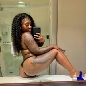 Janet, Chapel Hill escorts