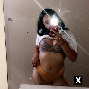 Badbunnyyy, Escondido escorts