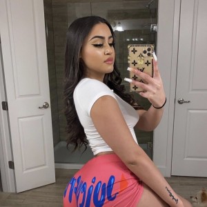 Mariel, Champaign escorts