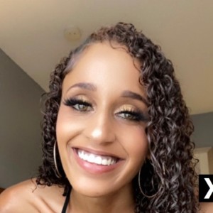 Desia, Blaine escorts