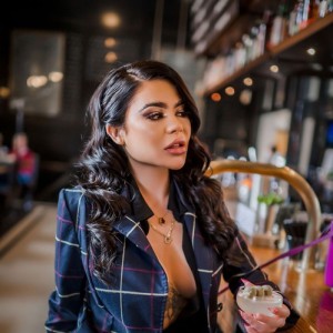 Charlie, Davenport escorts
