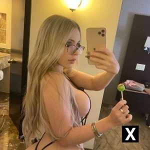 Keirie, Bakersfield escorts