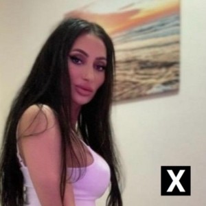Jullia, Bedworth escorts
