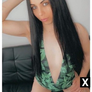 Roxy, Burton escorts