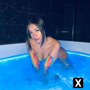 Demi, Caro escorts