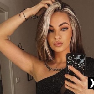 Nina, Hook escorts