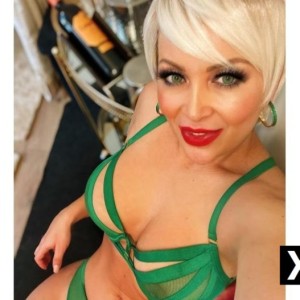 Nina, Hitchin escorts
