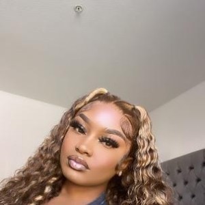 Maya, Orland Park escorts