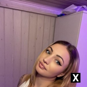 Clara, Northampton escorts