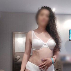 Laura, Girona escorts