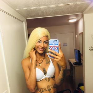 Petite, Elgin escorts