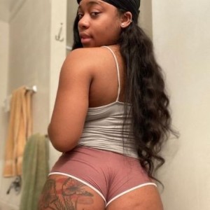 Queen Arri, Webster escorts