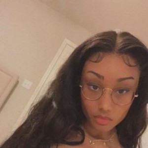 Lauren, Gustine escorts