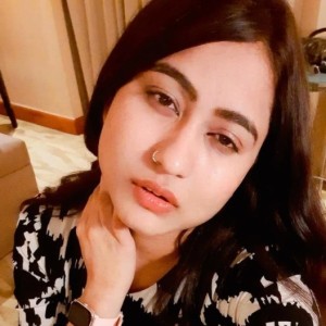 Riya, Aerocity escorts