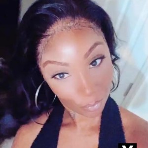 La La, Oakley escorts