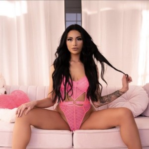 Ariana, Englewood escorts