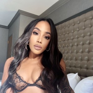 Mia, Cicero escorts