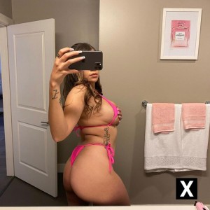 Laurelle, Warwick escorts