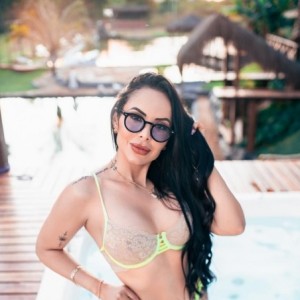 Luna brasileña - Hola amores, acabo de llegar a Alicante por primera vez soy una dulce mujer muy sensual. Me gusta conocer hombres, Alicante escorts