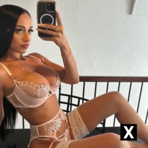 Bella, Bushey escorts