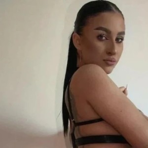 Mia, Glossop escorts