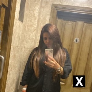 Luna, Bushey escorts