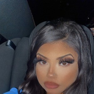 Kim, Chino escorts