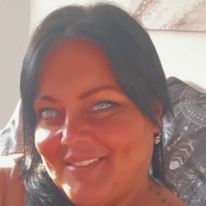 Luna, Esher escorts