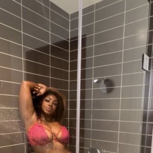 Mia, Blaine escorts