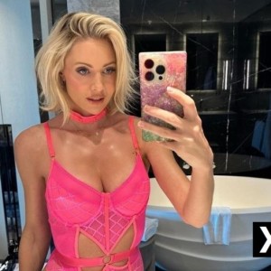 NICOLE, Mossley escorts