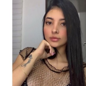 Laura, Victoria escorts
