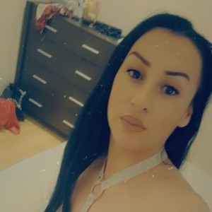 Arianna, Johnstone escorts