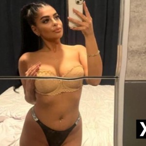 Nicole, Mossley escorts