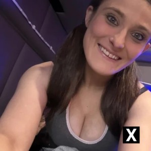 Shania, Florence escorts