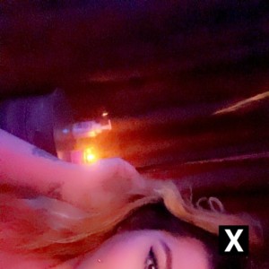 Naomi, Broomfield escorts