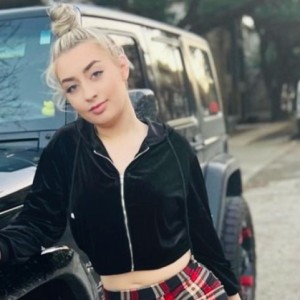 Scarlet, Richardson escorts