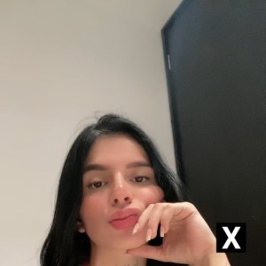 Henyely, Los Angeles escorts