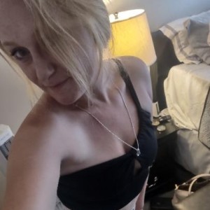 Rayna Lee, Navarre escorts