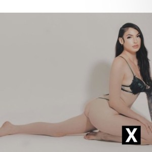 Deziray, Everett escorts