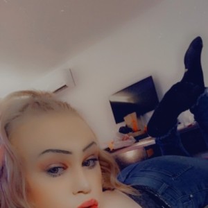 Queen, Fallon escorts