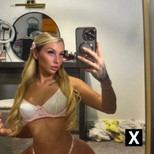 Giulia, Kendal escorts