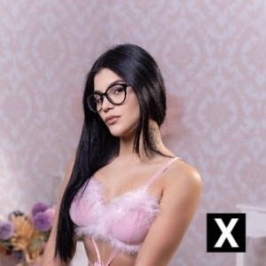 Scarlett, Cambridge escorts