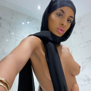 Priya, Hyde escorts