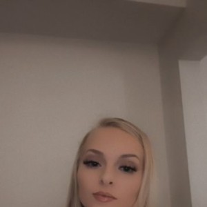 Ari, Manor escorts