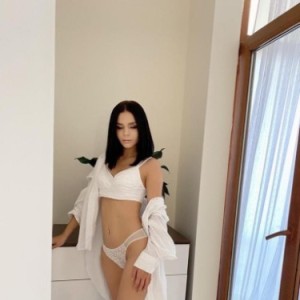Milana, Santorini escorts