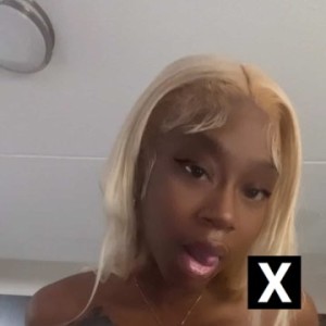 Naomii, Blakely escorts