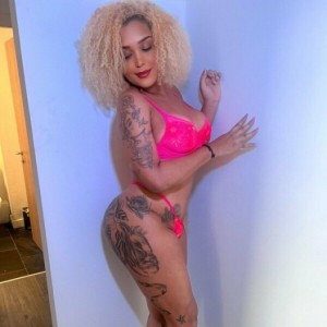 Luna Lins, Bradford escorts