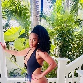 Bailey, Williamsburg escorts